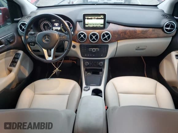 ✅ 2014 Mercedes-Benz B Electric Drive • VIN: WDDVP9ABXEJ003839 • Lot: 53499135. Listed on Copart with 33,918 mi. Free auction sales archive from the USA and detailed vehicle history report at DreamBid. Image 8.