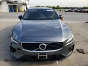 ✅ 2019 Volvo S60 R-Design • VIN: 7JRA22TM7KG013011 • Lot: 47976873. Wystawiony na Copart z przebiegiem 14 425 mil. Bezpłatny archiwum sprzedaży aukcyjnych z USA i szczegółowy raport historii pojazdu na DreamBid. Zdjęcie 5.