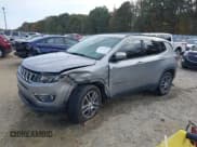 ✅ 2019 Jeep Compass Altitude • VIN: 3C4NJCBB4KT685869 • Lot: 40695811. Wystawiony na IAAI z przebiegiem 70 065 mil. Bezpłatny archiwum sprzedaży aukcyjnych z USA i szczegółowy raport historii pojazdu na DreamBid. Zdjęcie 18.