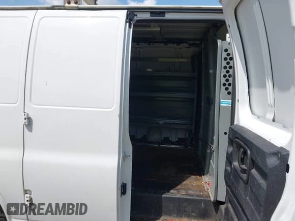 ✅ 2014 Chevrolet Express Cargo • VIN: 1GCWGFCAXE1148090 • Lot: 42994885. Listed on IAAI with 215,180 mi. Free auction sales archive from the USA and detailed vehicle history report at DreamBid. Image 8.