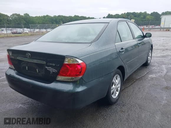 ✅ 2006 Toyota Camry LE • VIN: 4T1BF30K36U113786 • Lot: 42405582. Wystawiony na IAAI z przebiegiem 136 928 mil. Bezpłatny archiwum sprzedaży aukcyjnych z USA i szczegółowy raport historii pojazdu na DreamBid. Zdjęcie 4.