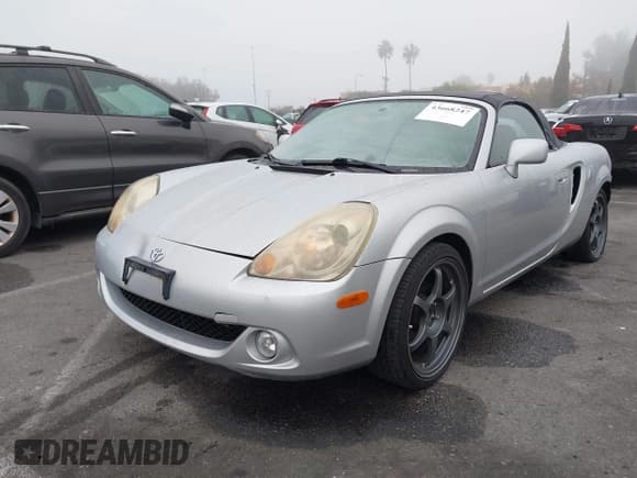 ✅ 2003 Toyota MR2 • VIN: JTDFR320530064196 • Lot: 43668247. Listed on IAAI with 115,605 mi. Free auction sales archive from the USA and detailed vehicle history report at DreamBid. Image 2.