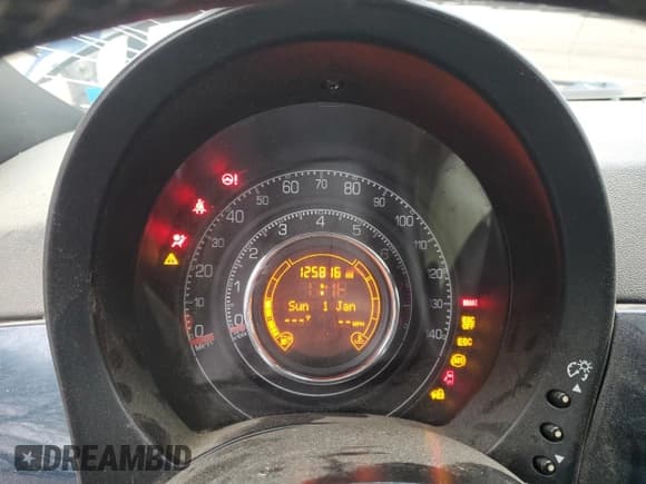 ✅ 2013 FIAT 500 Turbo • VIN: 3C3CFFHH4DT573327 • Lot: 91840065. Wystawiony na Copart z przebiegiem 125 816 mil. Bezpłatny archiwum sprzedaży aukcyjnych z USA i szczegółowy raport historii pojazdu na DreamBid. Zdjęcie 9.