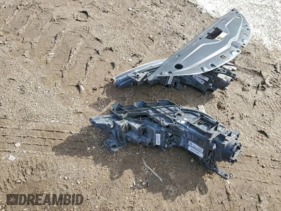 ✅ 2015 Chrysler 200 S • VIN: 1C3CCCBB2FN688247 • Лот: 94271155. Опубликован ранее на Copart с пробегом 129 518 миль. Бесплатный доступ к архиву аукционных продаж из США и подробный отчёт об истории автомобиля на DreamBid. Изображение 12.