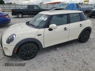 ✅ 2020 MINI Hardtop 4 Door Cooper • VIN: WMWXU7C03L2M68026 • Lot: 82271795. Wystawiony na Copart z przebiegiem 33 665 mil. Bezpłatny archiwum sprzedaży aukcyjnych z USA i szczegółowy raport historii pojazdu na DreamBid. Zdjęcie 1.