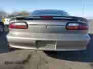 1999 Chevrolet Camaro z VIN 2G1FP22K2X2123848, wystawiony jako Copart lot #42995755 z przebiegiem 81 883 mil mil oraz Czysty tytuł • Clean title. Historia ofert i sprzedaży dostępna na DreamBid. Obrazek 6.