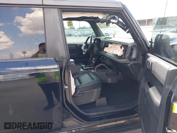 ✅ 2022 Ford Bronco • VIN: 1FMDE5BH6NLB55091 • Lot: 43124805. Wystawiony na IAAI z przebiegiem 27 616 mil. Bezpłatny archiwum sprzedaży aukcyjnych z USA i szczegółowy raport historii pojazdu na DreamBid. Zdjęcie 5.