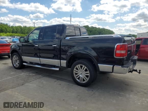 ✅ 2008 Lincoln Mark LT • VIN: 5LTPW18548FJ04788 • Lot: 55920085. Wystawiony na Copart z przebiegiem 233 068 mil. Bezpłatny archiwum sprzedaży aukcyjnych z USA i szczegółowy raport historii pojazdu na DreamBid. Zdjęcie 2.