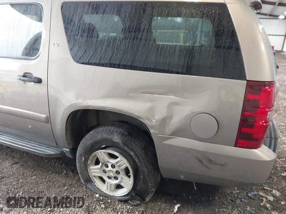 ✅ 2007 Chevrolet Suburban LT • VIN: 1GNFK16357J254729 • Lot: 41542483. Listed on IAAI with 95,604 mi. Free auction sales archive from the USA and detailed vehicle history report at DreamBid. Image 6.