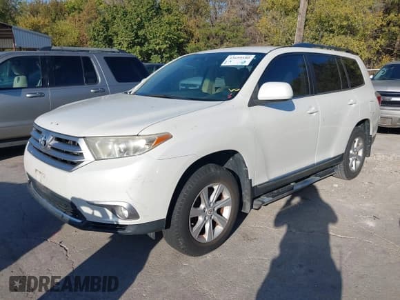 ✅ 2013 Toyota Highlander Plus • VIN: 5TDZA3EH1DS037095 • Лот: 43659180. Опубликован ранее на IAAI с пробегом 176 523 миль. Бесплатный доступ к архиву аукционных продаж из США и подробный отчёт об истории автомобиля на DreamBid. Изображение 17.
