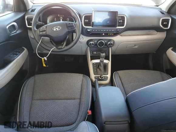 ✅ 2025 Hyundai Venue SEL • VIN: KMHRC8A34SU380537 • Lot: 86080655. Listed on Copart with 5,004 mi. Free auction sales archive from the USA and detailed vehicle history report at DreamBid. Image 8.