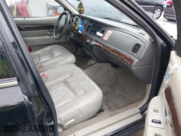 ✅ 2011 Mercury Grand Marquis LS • VIN: 2MEBM7FV7BX601112 • Lot: 41712172. Wystawiony na IAAI z przebiegiem Nie podano. Bezpłatny archiwum sprzedaży aukcyjnych z USA i szczegółowy raport historii pojazdu na DreamBid. Zdjęcie 5.