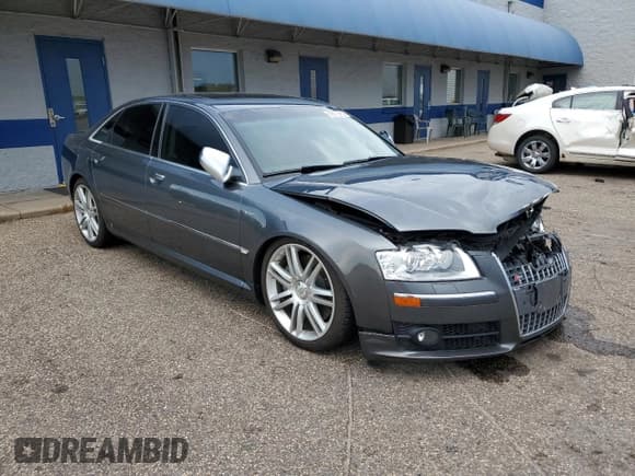 ✅ 2007 Audi S8 • VIN: WAUPN44E77N016235 • Lot: 69075415. Wystawiony na Copart z przebiegiem 100 626 mil. Bezpłatny archiwum sprzedaży aukcyjnych z USA i szczegółowy raport historii pojazdu na DreamBid. Zdjęcie 4.