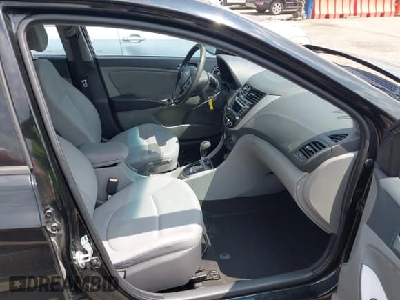 ✅ 2015 Hyundai Accent Sport • VIN: KMHCU5AE9FU204706 • Lot: 42797737. Wystawiony na IAAI z przebiegiem 200 578 mil. Bezpłatny archiwum sprzedaży aukcyjnych z USA i szczegółowy raport historii pojazdu na DreamBid. Zdjęcie 5.