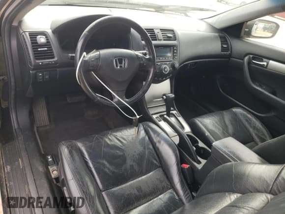 ✅ 2004 Honda Accord EX • VIN: 1HGCM82634A011397 • Лот: 90435165. Опубликован ранее на Copart с пробегом Не указан. Бесплатный доступ к архиву аукционных продаж из США и подробный отчёт об истории автомобиля на DreamBid. Изображение 8.