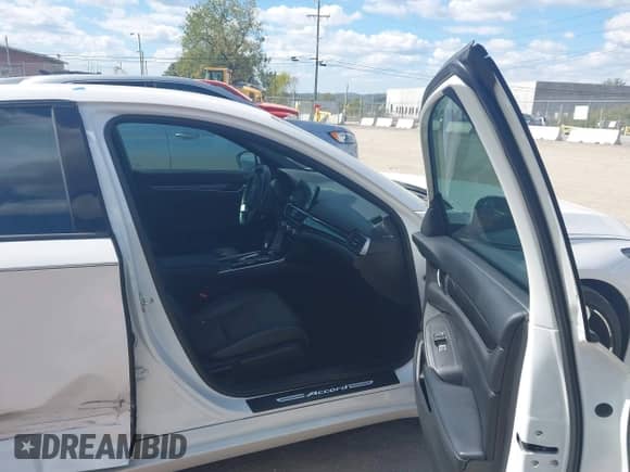 2018 Honda Accord Sport z VIN 1HGCV1F36JA204563, wystawiony jako IAAI lot #43300795 z przebiegiem 57 631 mil mil oraz . Historia ofert i sprzedaży dostępna na DreamBid. Obrazek 5.