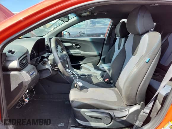 2020 Hyundai Veloster Premium с VIN KMHTG6AF3LU026874, выставлен на аукционе Copart как лот 70461165 с пробегом 40 844 миль миль и Списание • Salvage title. История ставок и продаж доступна на DreamBid. Изображение 7.