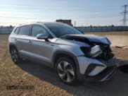 ✅ 2024 Volkswagen Taos SE • VIN: 3VVUX7B27RM057005 • Lot: 71878985. Wystawiony na Copart z przebiegiem 5 605 mil. Bezpłatny archiwum sprzedaży aukcyjnych z USA i szczegółowy raport historii pojazdu na DreamBid. Zdjęcie 4.