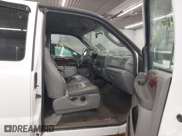✅ 2004 Ford F-250 XL • VIN: 1FTNX21P34EA56743 • Лот: 42597499. Опубликован ранее на IAAI с пробегом 249 674 миль. Бесплатный доступ к архиву аукционных продаж из США и подробный отчёт об истории автомобиля на DreamBid. Изображение 5.