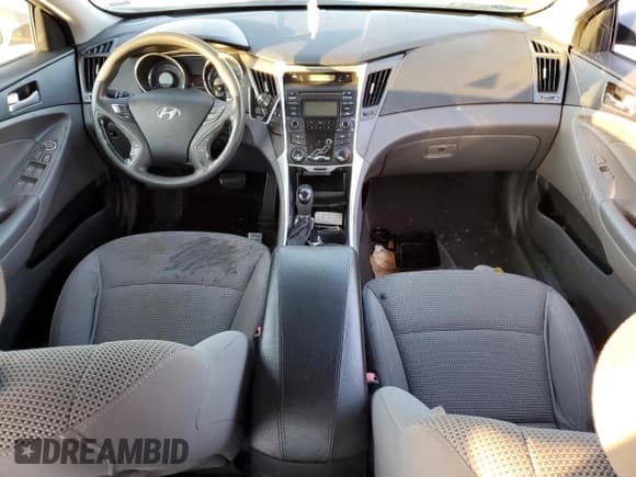 ✅ 2012 Hyundai Sonata GLS • VIN: 5NPEB4AC5CH496940 • Lot: 75008934. Wystawiony na Copart z przebiegiem Nie podano. Bezpłatny archiwum sprzedaży aukcyjnych z USA i szczegółowy raport historii pojazdu na DreamBid. Zdjęcie 8.