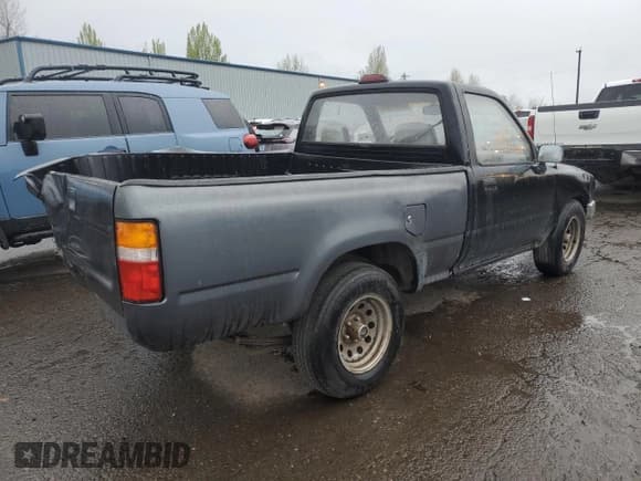 ✅ 1995 Toyota Pickup • VIN: JT4RN81AXS5201652 • Lot: 50661685. Wystawiony na Copart z przebiegiem 231 649 mil. Bezpłatny archiwum sprzedaży aukcyjnych z USA i szczegółowy raport historii pojazdu na DreamBid. Zdjęcie 3.