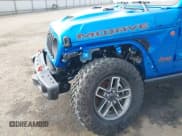 ✅ 2024 Jeep Gladiator Mojave X • VIN: 1C6JJTEG5RL121313 • Lot: 41013599. Listed on IAAI with 2,952 mi. Free auction sales archive from the USA and detailed vehicle history report at DreamBid. Image 18.