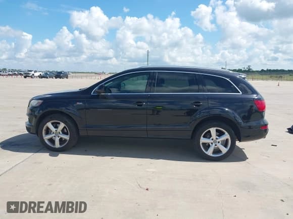 ✅ 2015 Audi Q7 S line Prestige • VIN: WA1DGAFE9FD004677 • Lot: 42590832. Listed on IAAI with 150,143 mi. Free auction sales archive from the USA and detailed vehicle history report at DreamBid. Image 14.
