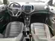 2013 Chevrolet Sonic RS с VIN 1G1JH6SB3D4185375, выставлен на аукционе Copart как лот 70990374 с пробегом 124 468 миль миль и Чистый • Clean title. История ставок и продаж доступна на DreamBid. Изображение 8.