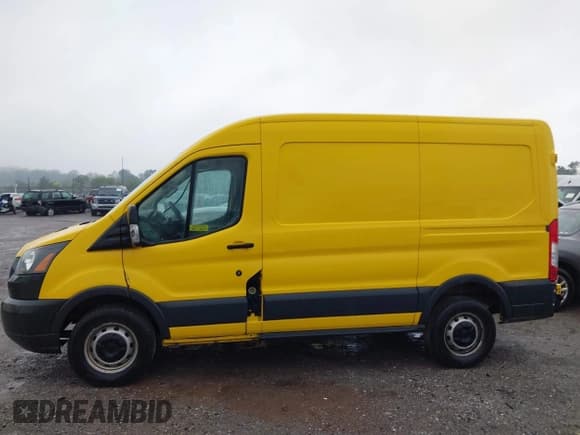 ✅ 2015 Ford Transit Cargo • VIN: 1FTNR1CM7FKB19631 • Lot: 43311249. Listed on IAAI with 315,974 mi. Free auction sales archive from the USA and detailed vehicle history report at DreamBid. Image 14.