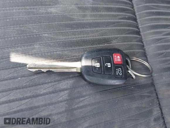 ✅ 2018 Toyota Highlander LE • VIN: 5TDZZRFH9JS288436 • Lot: 41990854. Wystawiony na IAAI z przebiegiem 151 651 mil. Bezpłatny archiwum sprzedaży aukcyjnych z USA i szczegółowy raport historii pojazdu na DreamBid. Zdjęcie 11.