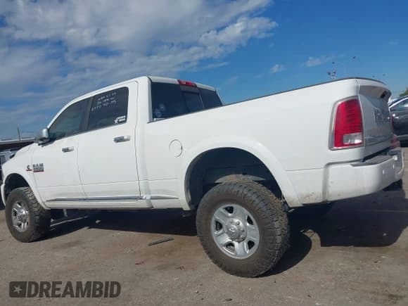 ✅ 2017 Ram 2500 Limited • VIN: 3C6UR5GL3HG779719 • Lot: 40976496. Wystawiony na IAAI z przebiegiem 141 967 mil. Bezpłatny archiwum sprzedaży aukcyjnych z USA i szczegółowy raport historii pojazdu na DreamBid. Zdjęcie 14.