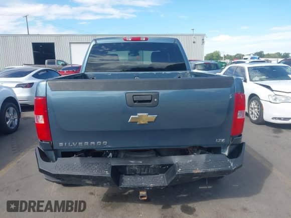 2007 Chevrolet Silverado 1500 1LT with VIN 2GCEK13MX71620793, listed as a IAAI auction lot 43307609 with 152,249 mi miles and . Bid and sale history available at DreamBid. Image 15.