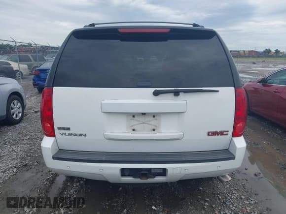 ✅ 2010 GMC Yukon SLT • VIN: 1GKUCCE07AR227268 • Lot: 42471770. Listed on IAAI with 215,047 mi. Free auction sales archive from the USA and detailed vehicle history report at DreamBid. Image 16.