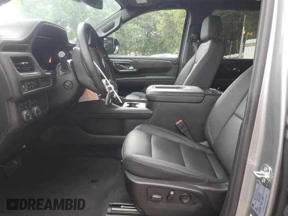 2024 Chevrolet Tahoe LT z VIN 1GNSKNKD6RR415842, wystawiony jako Copart lot #65633995 z przebiegiem 2 548 mil mil oraz Szkoda całkowita • Salvage title. Historia ofert i sprzedaży dostępna na DreamBid. Obrazek 7.