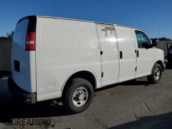 ✅ 2015 Chevrolet Express Cargo • VIN: 1GCWGFCFXF1189039 • Лот: 94148615. Опубликован ранее на Copart с пробегом 210 238 миль. Бесплатный доступ к архиву аукционных продаж из США и подробный отчёт об истории автомобиля на DreamBid. Изображение 3.