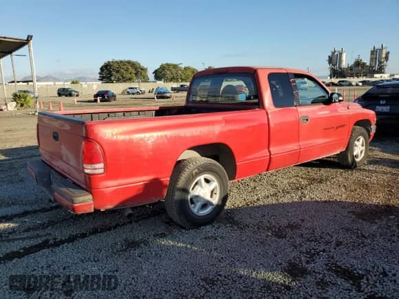 1999 Dodge Dakota SLT z VIN 1B7GL22Y9XS247522, wystawiony jako Copart lot #86311215 z przebiegiem 63 002 mil mil oraz Czysty tytuł • Clean title. Historia ofert i sprzedaży dostępna na DreamBid. Obrazek 3.