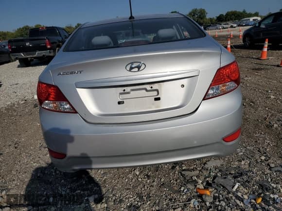 ✅ 2013 Hyundai Accent GLS • VIN: KMHCT4AE0DU313596 • Lot: 71081094. Wystawiony na Copart z przebiegiem 172 911 mil. Bezpłatny archiwum sprzedaży aukcyjnych z USA i szczegółowy raport historii pojazdu na DreamBid. Zdjęcie 6.