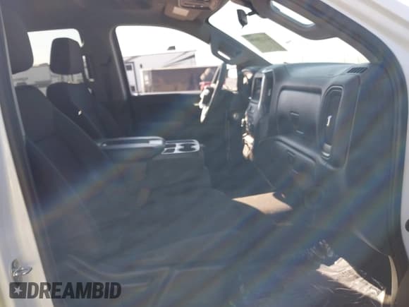 ✅ 2021 Chevrolet Silverado 1500 Custom Trail Boss • VIN: 3GCPYCEF8MG351780 • Lot: 43228690. Wystawiony na IAAI z przebiegiem 80 281 mil. Bezpłatny archiwum sprzedaży aukcyjnych z USA i szczegółowy raport historii pojazdu na DreamBid. Zdjęcie 5.