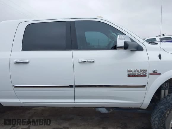 ✅ 2015 Ram 2500 Laramie • VIN: 3C6UR5NL3FG548061 • Лот: 42414732. Опубликован ранее на IAAI с пробегом 204 608 миль. Бесплатный доступ к архиву аукционных продаж из США и подробный отчёт об истории автомобиля на DreamBid. Изображение 14.