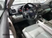 ✅ 2011 Toyota Highlander • VIN: 5TDBK3EH8BS050633 • Лот: 87059865. Опубликован ранее на Copart с пробегом 155 918 миль. Бесплатный доступ к архиву аукционных продаж из США и подробный отчёт об истории автомобиля на DreamBid. Изображение 8.