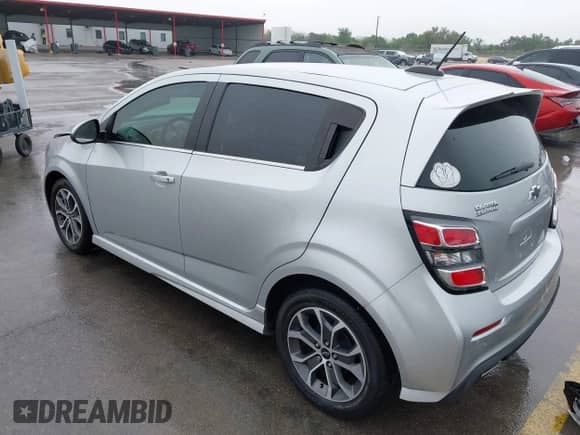 2020 Chevrolet Sonic LT z VIN 1G1JD6SB0L4136676, wystawiony jako IAAI lot #41967910 z przebiegiem 25 805 mil mil oraz . Historia ofert i sprzedaży dostępna na DreamBid. Obrazek 3.