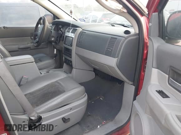 ✅ 2008 Dodge Durango Limited • VIN: 1D8HD58238F103935 • Lot: 43534615. Wystawiony na IAAI z przebiegiem 238 165 mil. Bezpłatny archiwum sprzedaży aukcyjnych z USA i szczegółowy raport historii pojazdu na DreamBid. Zdjęcie 5.