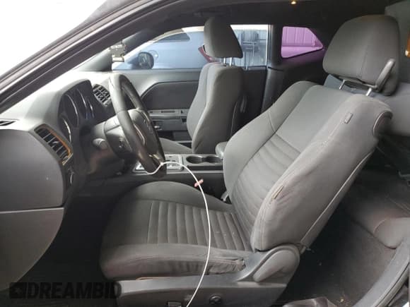 ✅ 2012 Dodge Challenger SXT • VIN: 2C3CDYAG6CH186899 • Lot: 74016534. Wystawiony na Copart z przebiegiem 241 873 mil. Bezpłatny archiwum sprzedaży aukcyjnych z USA i szczegółowy raport historii pojazdu na DreamBid. Zdjęcie 7.