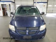 ✅ 2005 Dodge Caravan SXT • VIN: 2D4GP44L45R404697 • Лот: 90909455. Опубликован ранее на Copart с пробегом 147 702 миль. Бесплатный доступ к архиву аукционных продаж из США и подробный отчёт об истории автомобиля на DreamBid. Изображение 5.