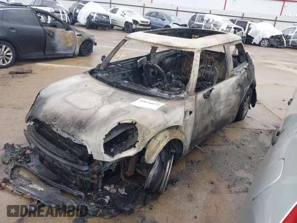 ✅ 2010 MINI Hardtop • VIN: WMWMF3C52ATU77583 • Lot: 43638072. Wystawiony na IAAI z przebiegiem Nie podano. Bezpłatny archiwum sprzedaży aukcyjnych z USA i szczegółowy raport historii pojazdu na DreamBid. Zdjęcie 2.