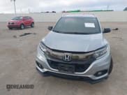 ✅ 2019 Honda HR-V Sport • VIN: 3CZRU5H1XKG700722 • Lot: 43722517. Wystawiony na IAAI z przebiegiem 89 565 mil. Bezpłatny archiwum sprzedaży aukcyjnych z USA i szczegółowy raport historii pojazdu na DreamBid. Zdjęcie 12.