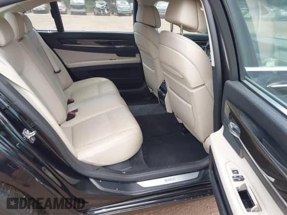 ✅ 2012 BMW 7 Series 750Li • VIN: WBAKB8C54CC964853 • Lot: 42848346. Wystawiony na IAAI z przebiegiem 154 299 mil. Bezpłatny archiwum sprzedaży aukcyjnych z USA i szczegółowy raport historii pojazdu na DreamBid. Zdjęcie 8.