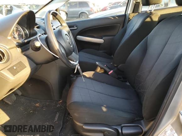 ✅ 2014 Mazda 2 Sport • VIN: JM1DE1KZ6E0184808 • Lot: 83399384. Wystawiony na Copart z przebiegiem 96 866 mil. Bezpłatny archiwum sprzedaży aukcyjnych z USA i szczegółowy raport historii pojazdu na DreamBid. Zdjęcie 7.