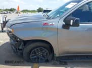 ✅ 2020 Chevrolet Silverado 1500 LT Trail Boss • VIN: 3GCPYFED2LG273673 • Lot: 42888954. Wystawiony na IAAI z przebiegiem 125 577 mil. Bezpłatny archiwum sprzedaży aukcyjnych z USA i szczegółowy raport historii pojazdu na DreamBid. Zdjęcie 6.