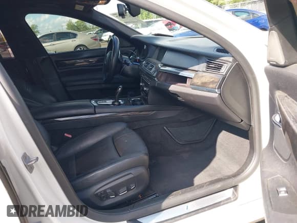 ✅ 2014 BMW 7 Series ALPINA B7 • VIN: WBAYE8C52ED135312 • Lot: 42939257. Wystawiony na IAAI z przebiegiem 146 878 mil. Bezpłatny archiwum sprzedaży aukcyjnych z USA i szczegółowy raport historii pojazdu na DreamBid. Zdjęcie 5.